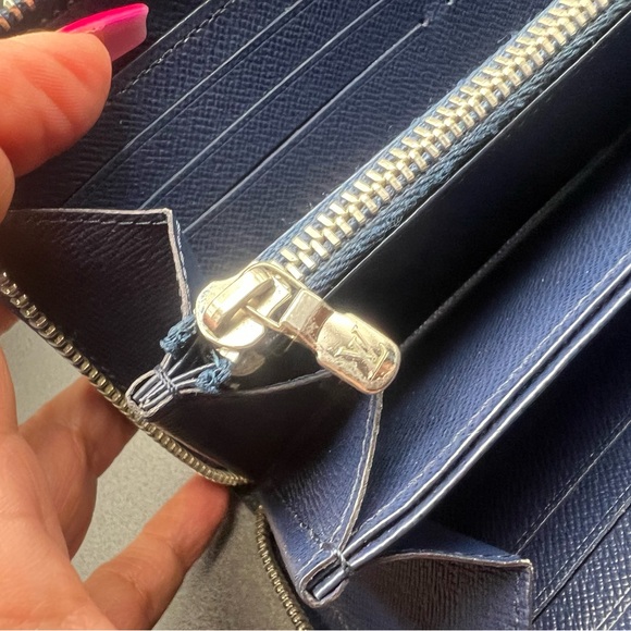 Louis Vuitton Zippy long wallet in blue Epi leather. With silver hardware. VGUC💙 - Picture 9 of 12